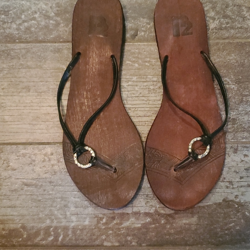 🖤FREE WITH ANY PURCHASE 🖤Wooden like sandals